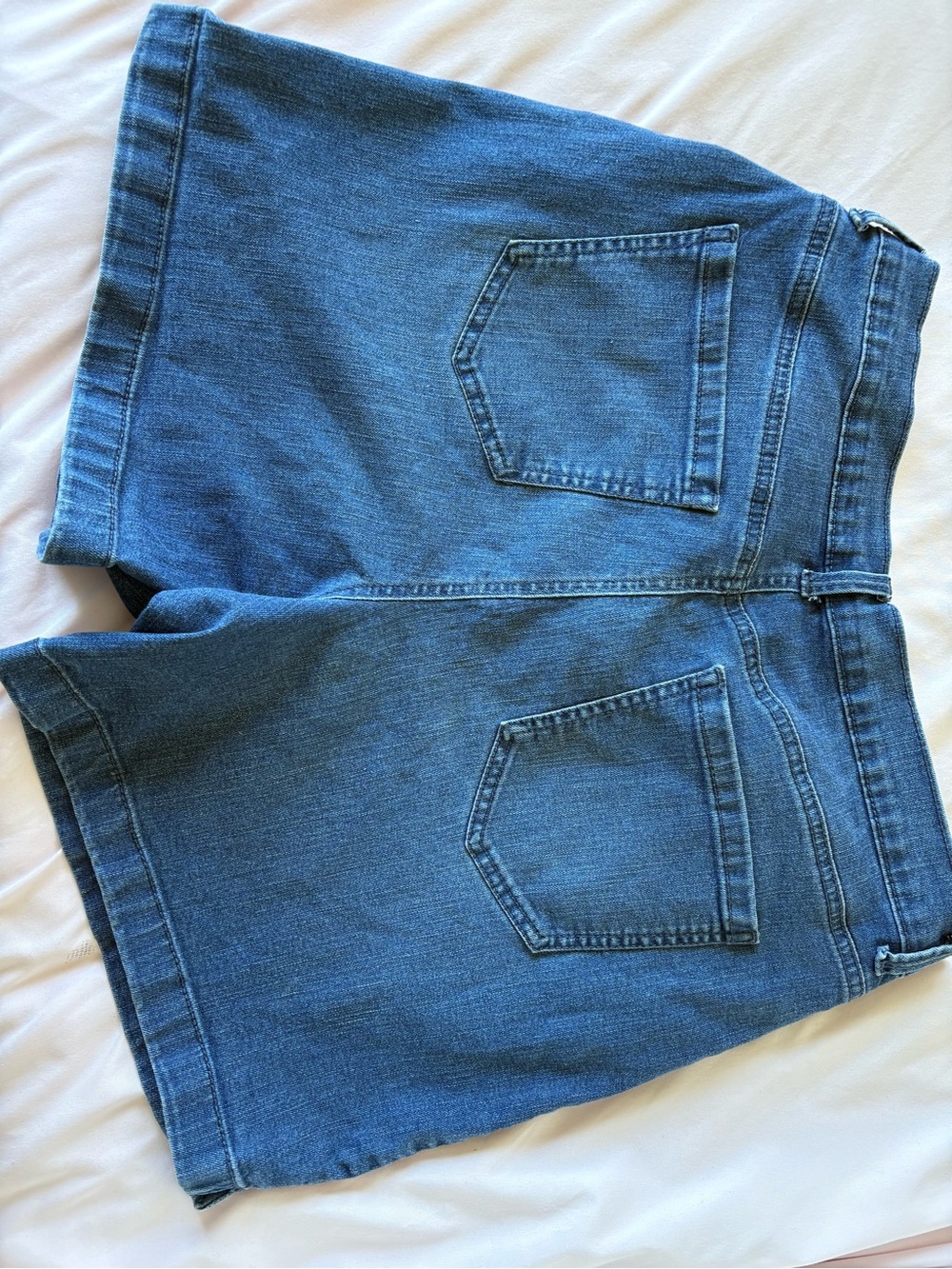 Women’s Gloria Vanderbilt Amanda denim shorts in size 12. - Picture 2 of 4